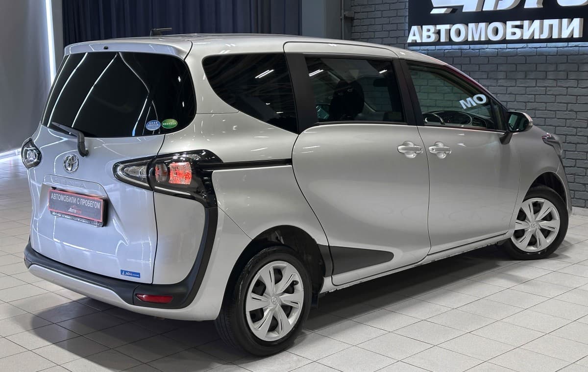 Toyota Sienta - фото 6