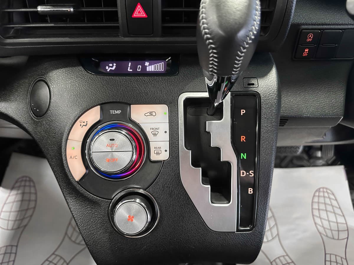 Toyota Sienta - фото 23