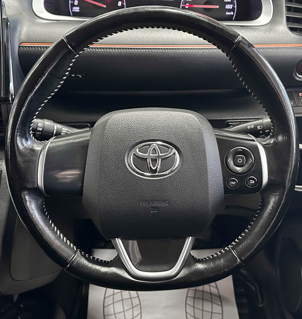 Toyota Sienta - фото 25