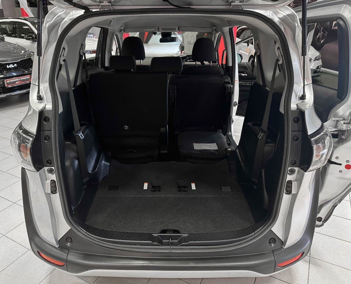 Toyota Sienta - фото 16