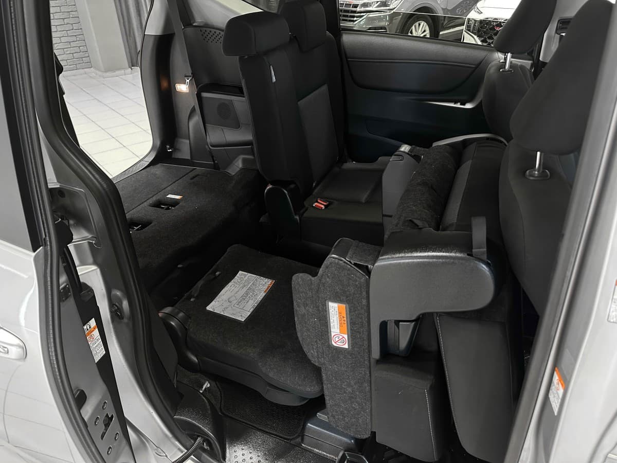 Toyota Sienta - фото 13