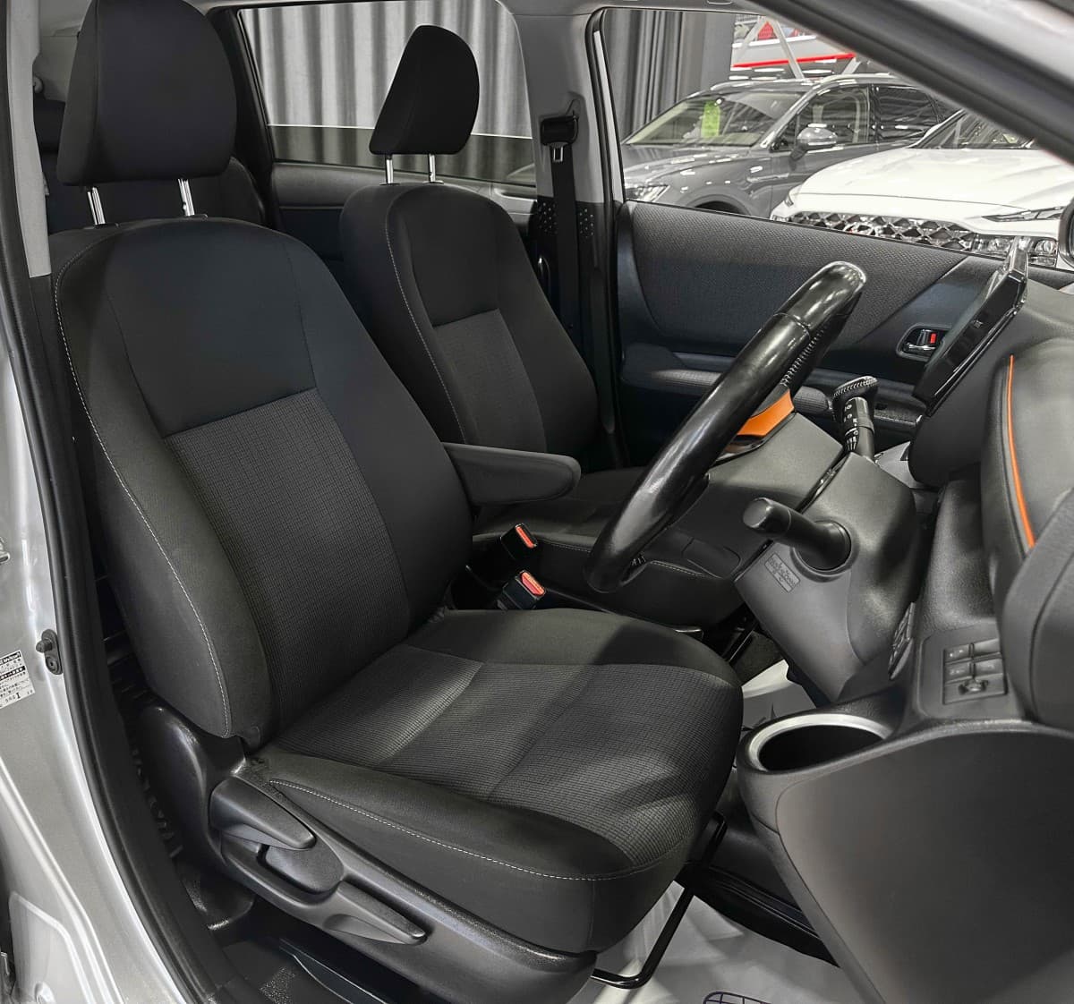 Toyota Sienta - фото 11