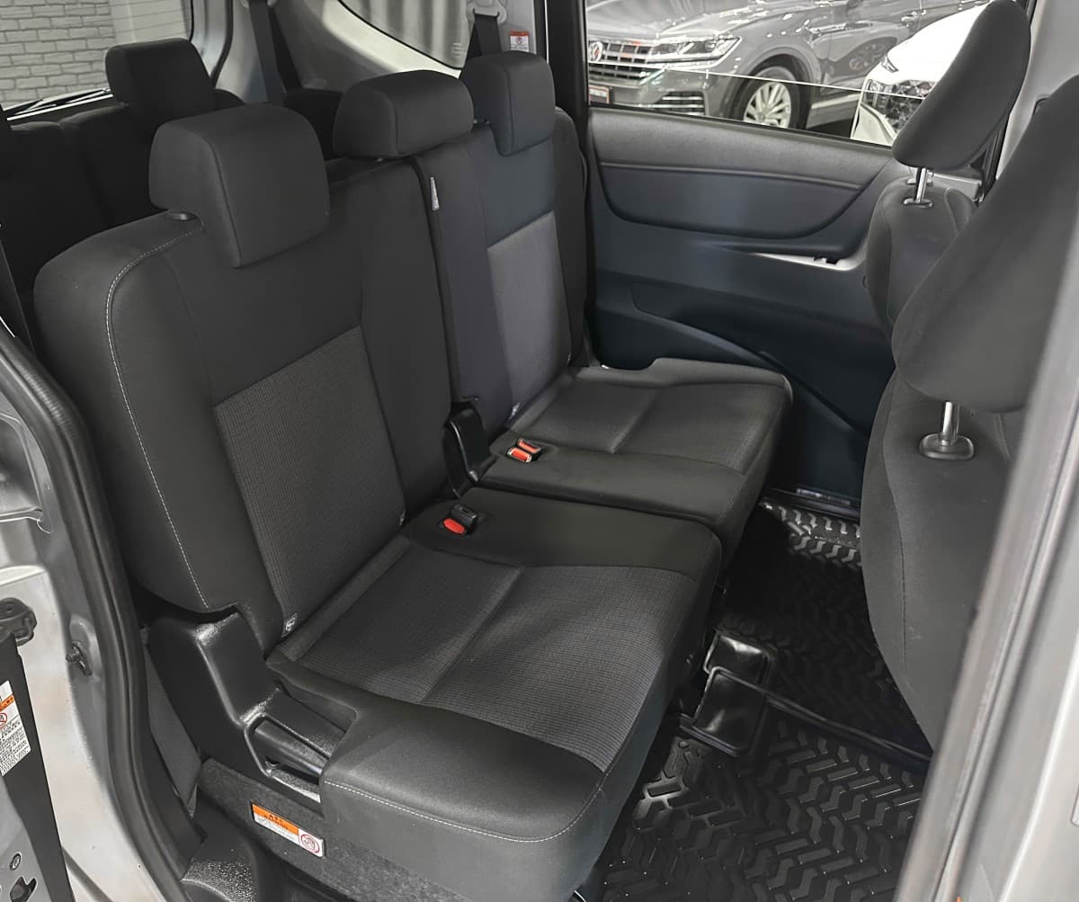 Toyota Sienta - фото 12