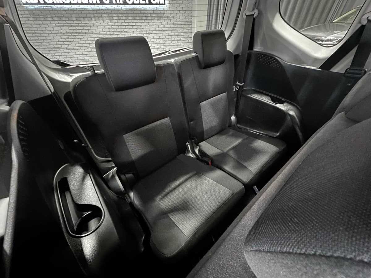 Toyota Sienta - фото 14