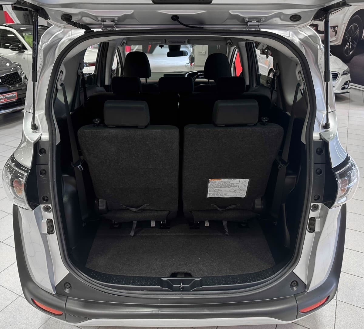 Toyota Sienta - фото 15