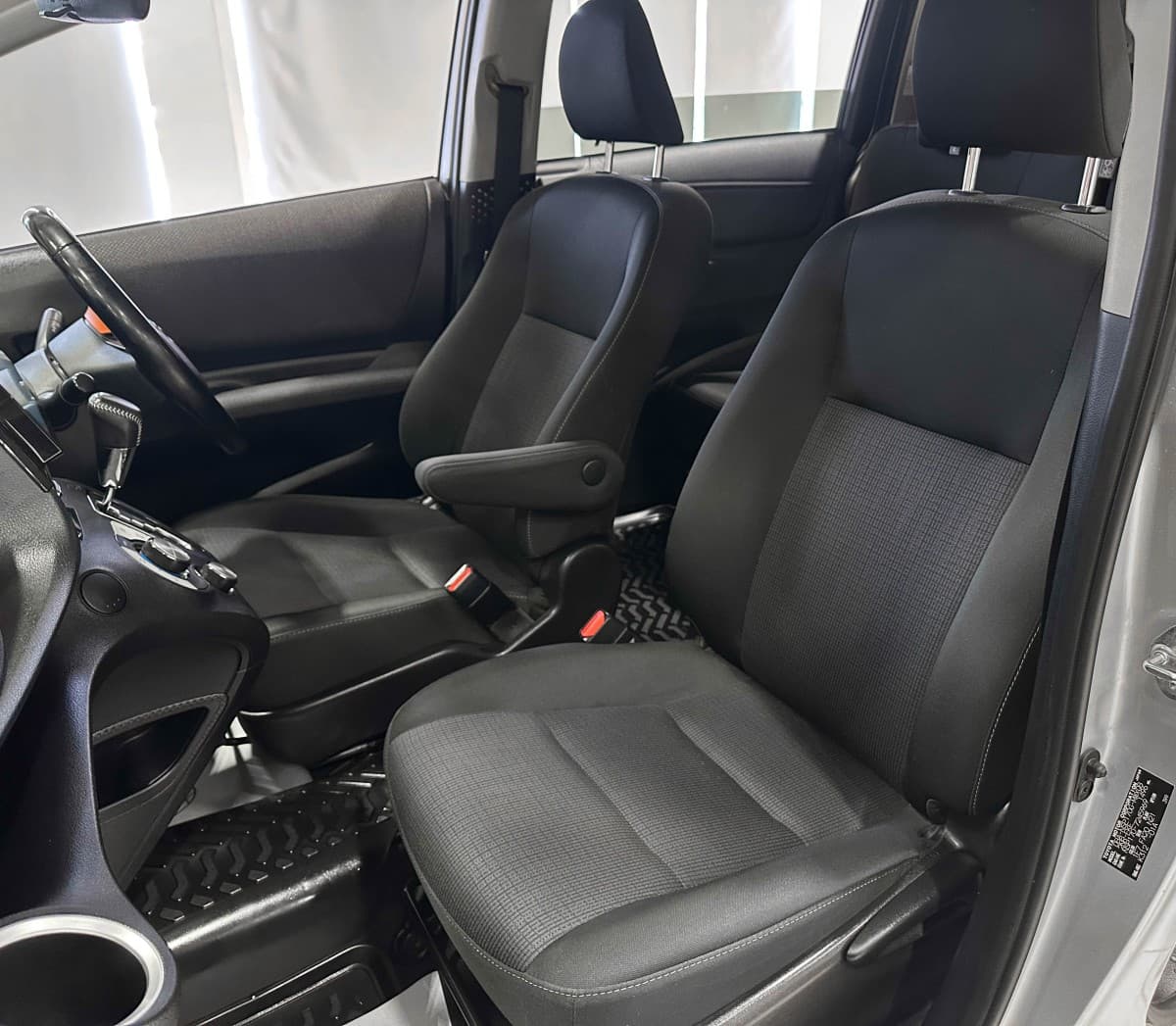 Toyota Sienta - фото 18