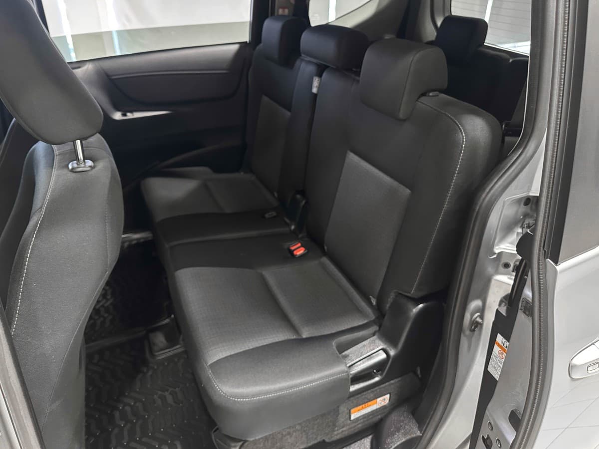 Toyota Sienta - фото 17