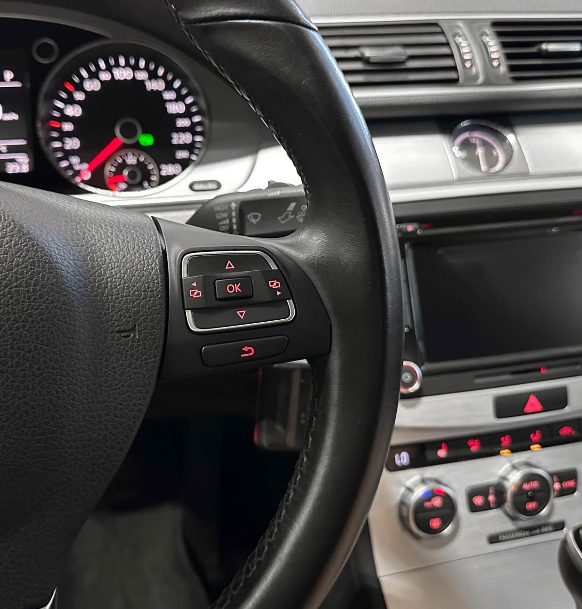 Volkswagen Passat CC - фото 24