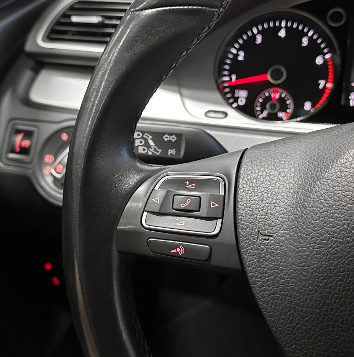 Volkswagen Passat CC - фото 23