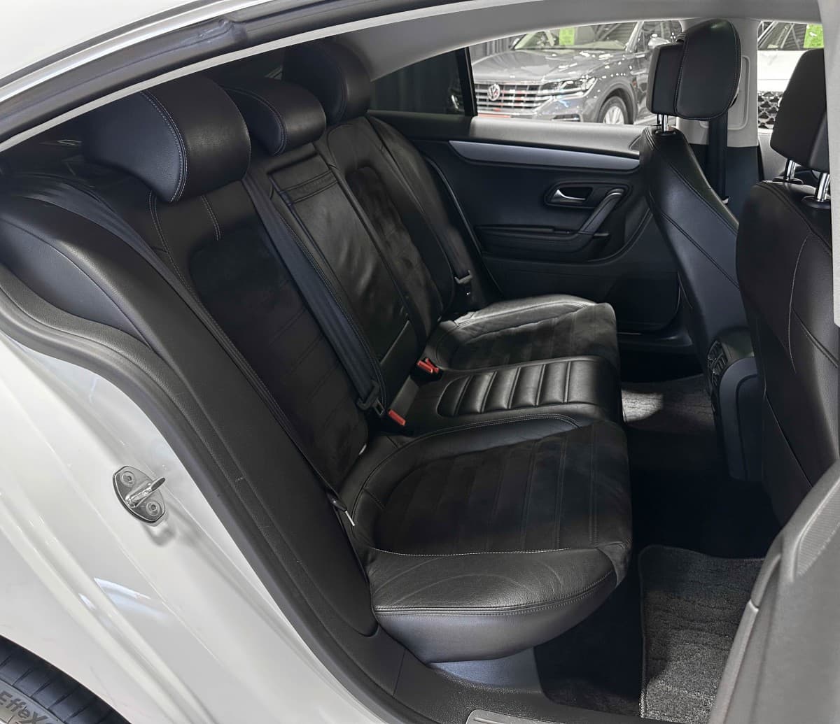 Volkswagen Passat CC - фото 17