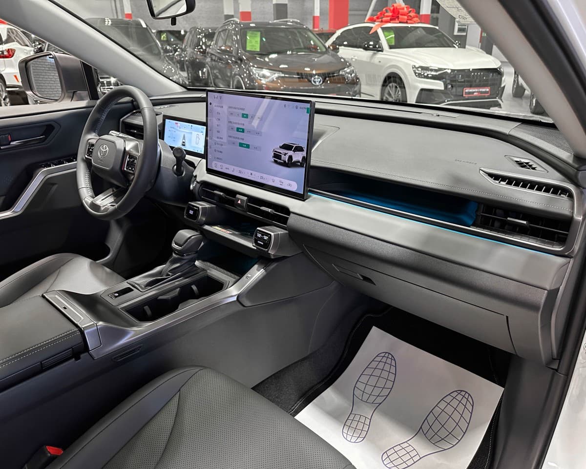 Toyota RAV4 - фото 14