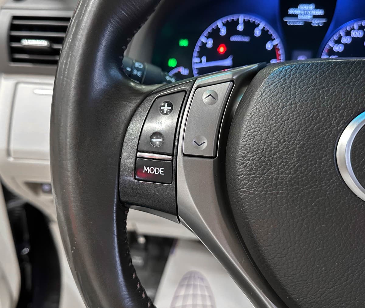 Lexus RX270 - фото 19