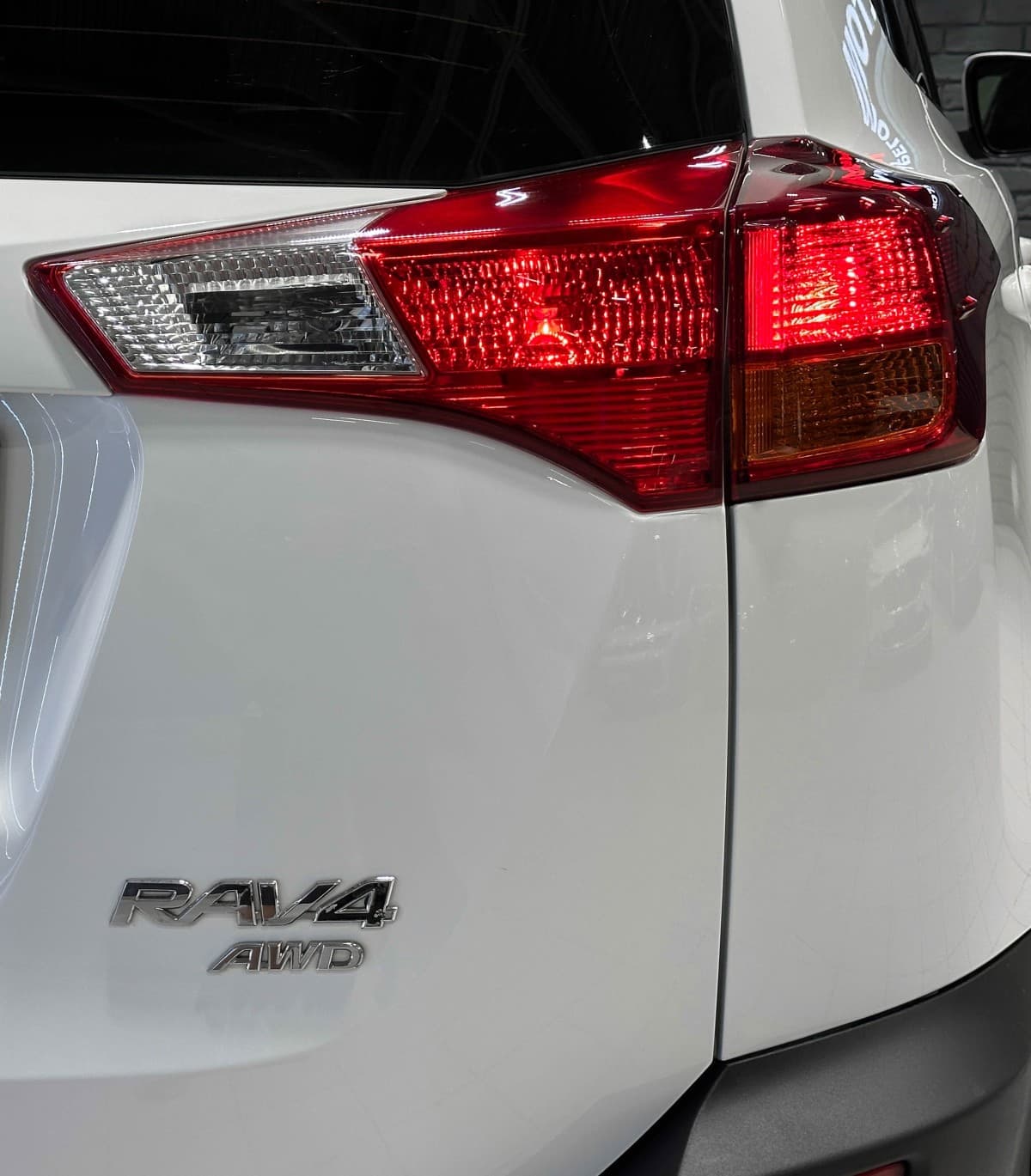 Toyota RAV4 - фото 8