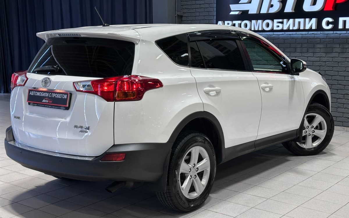 Toyota RAV4 - фото 6