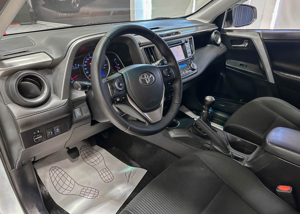 Toyota RAV4 - фото 10