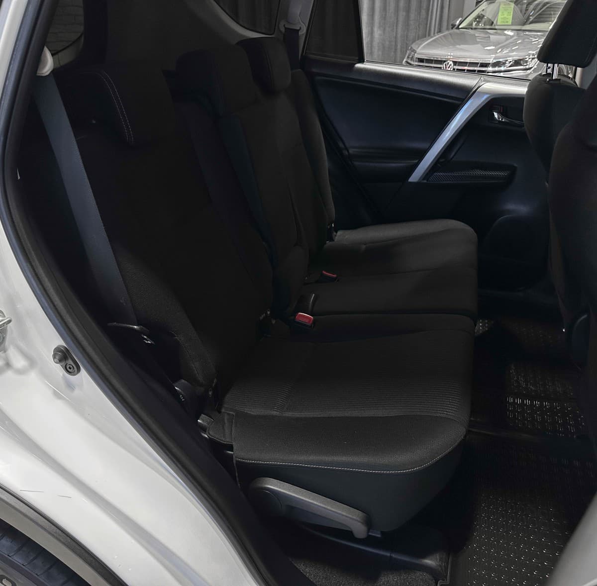 Toyota RAV4 - фото 14