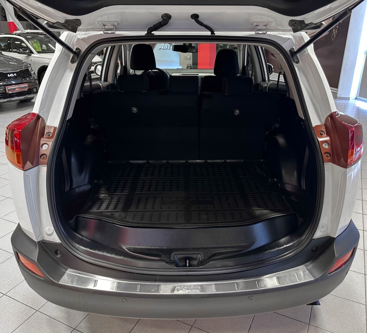 Toyota RAV4 - фото 13
