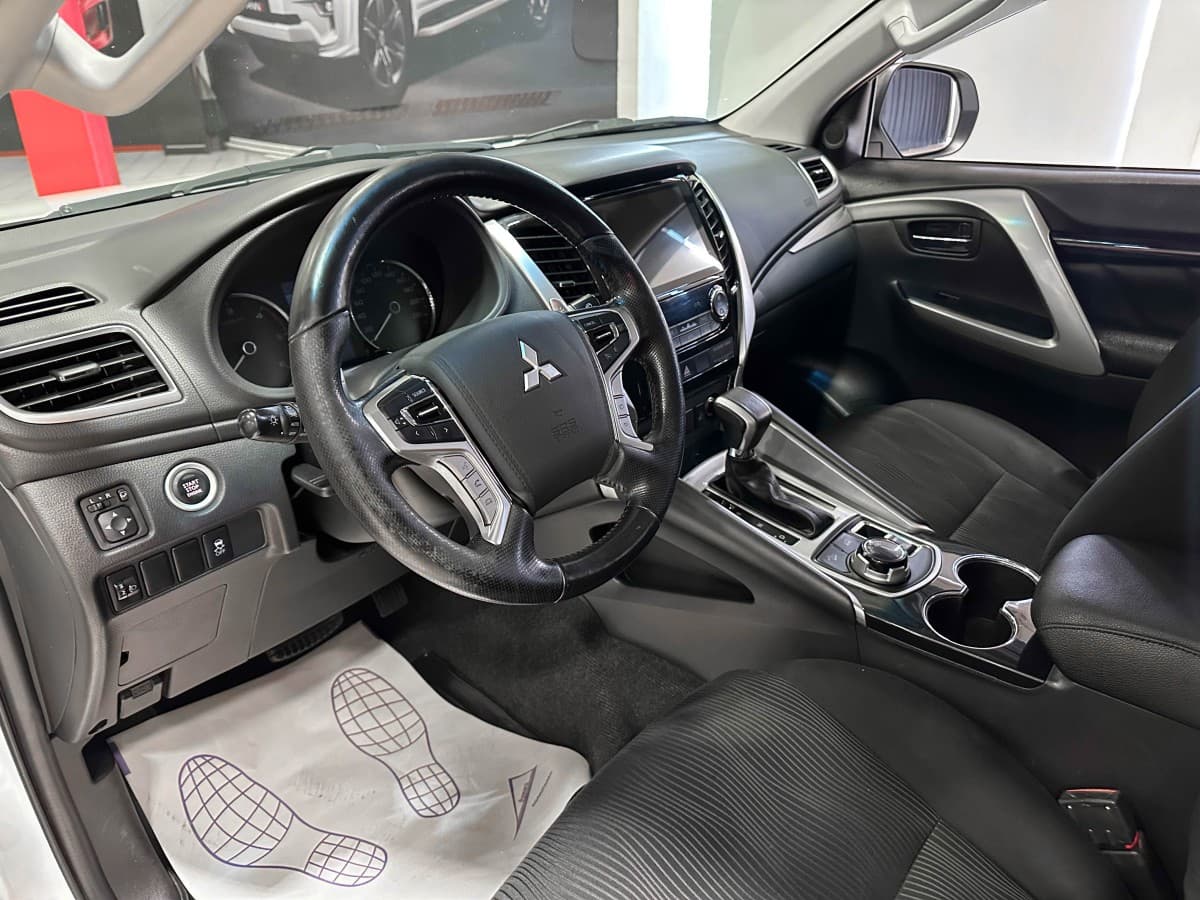 Mitsubishi Pajero Sport - фото 11