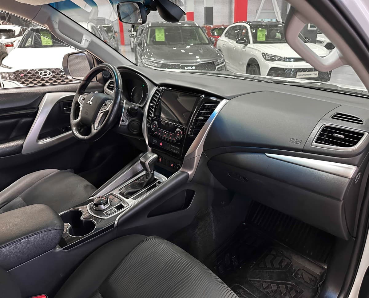 Mitsubishi Pajero Sport - фото 17