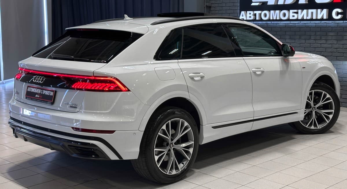 Audi Q8 - фото 7
