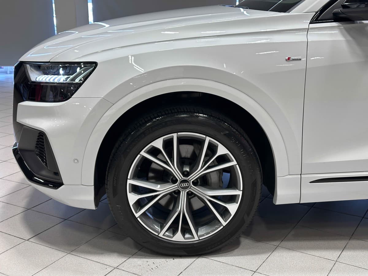 Audi Q8 - фото 12