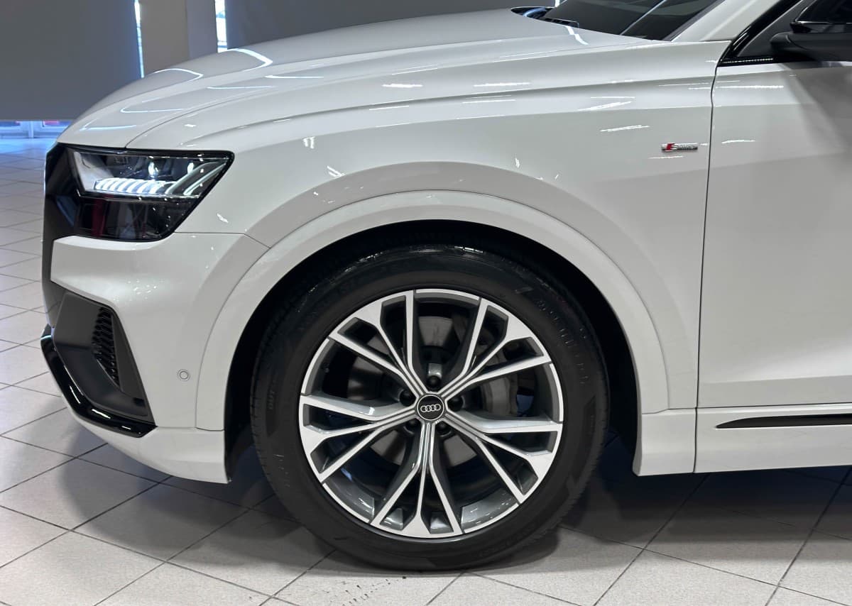 Audi Q8 - фото 13
