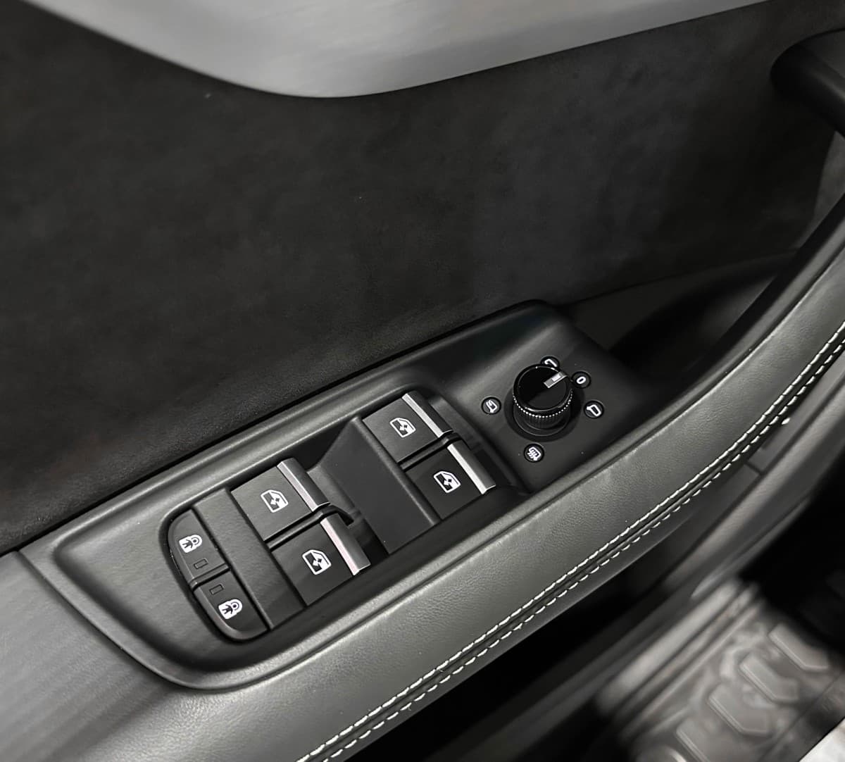 Audi Q8 - фото 21