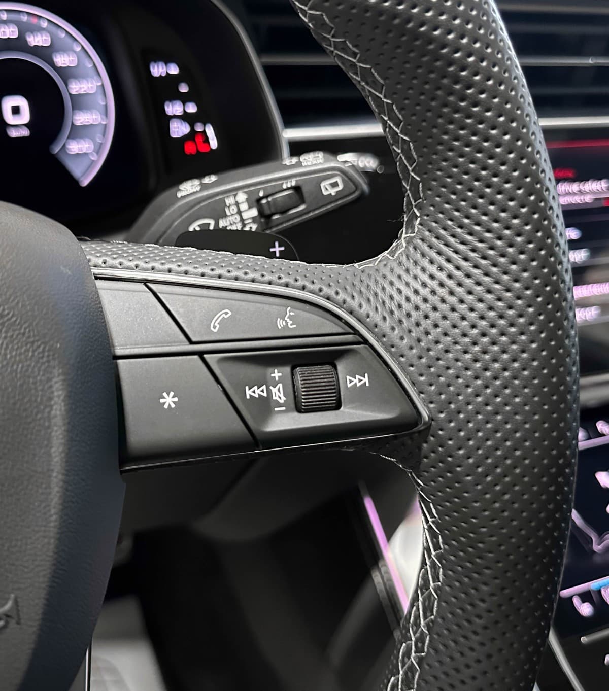 Audi Q8 - фото 25