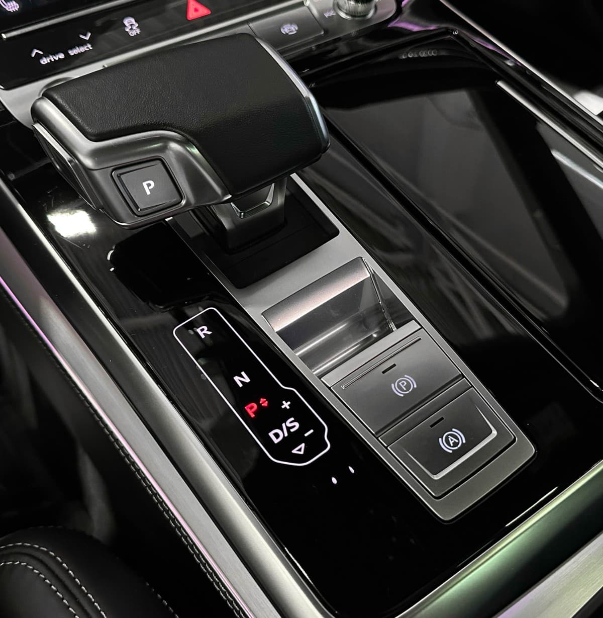 Audi Q8 - фото 30