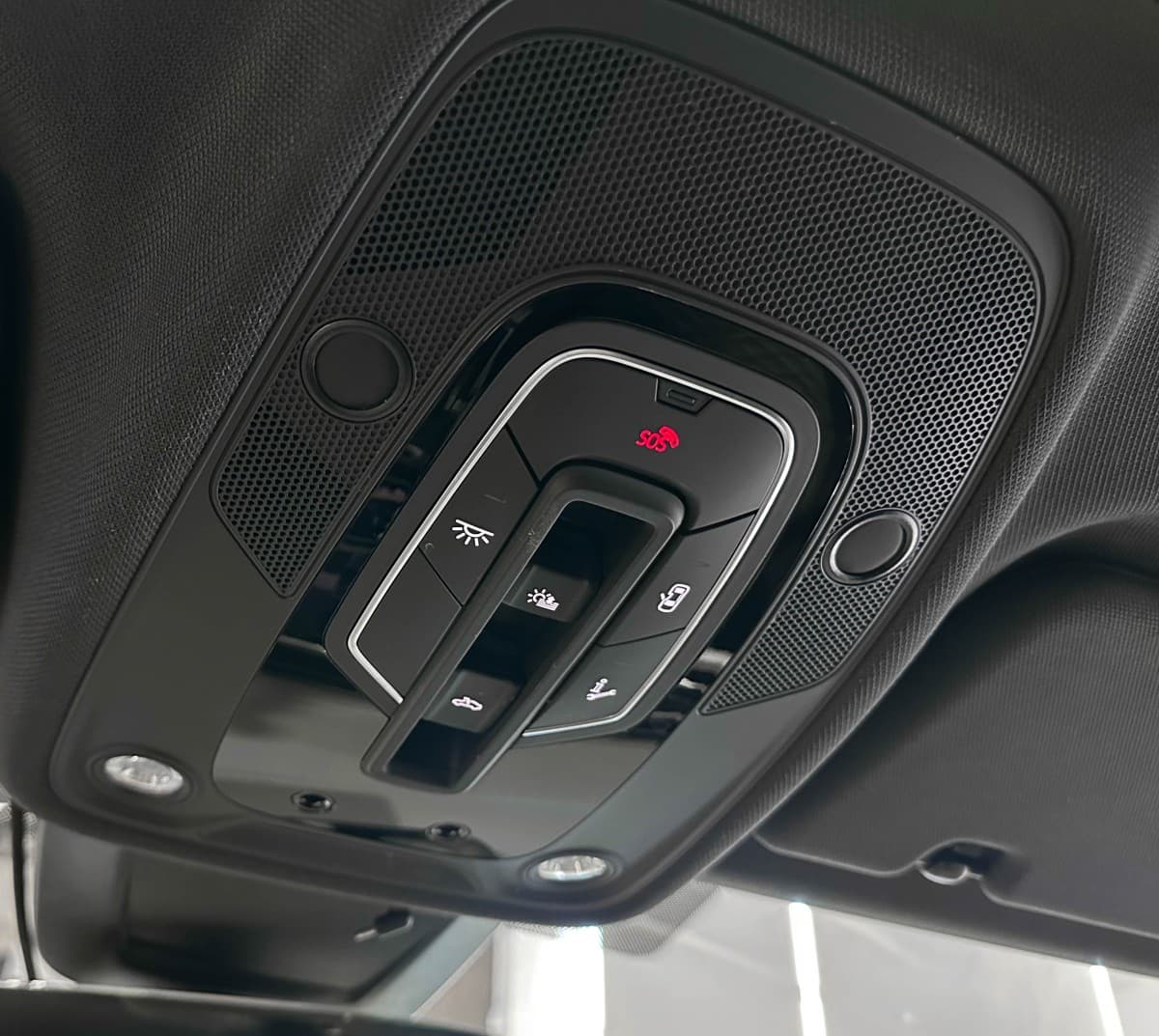 Audi Q8 - фото 31