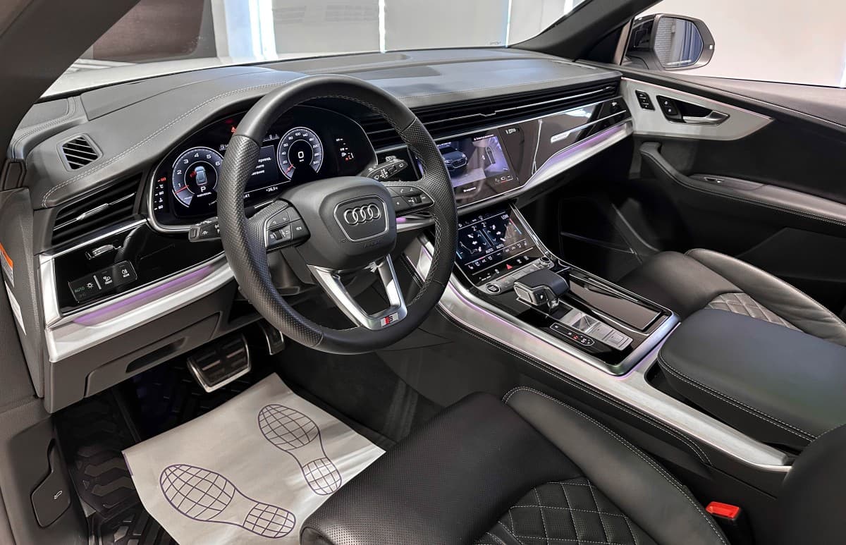 Audi Q8 - фото 14