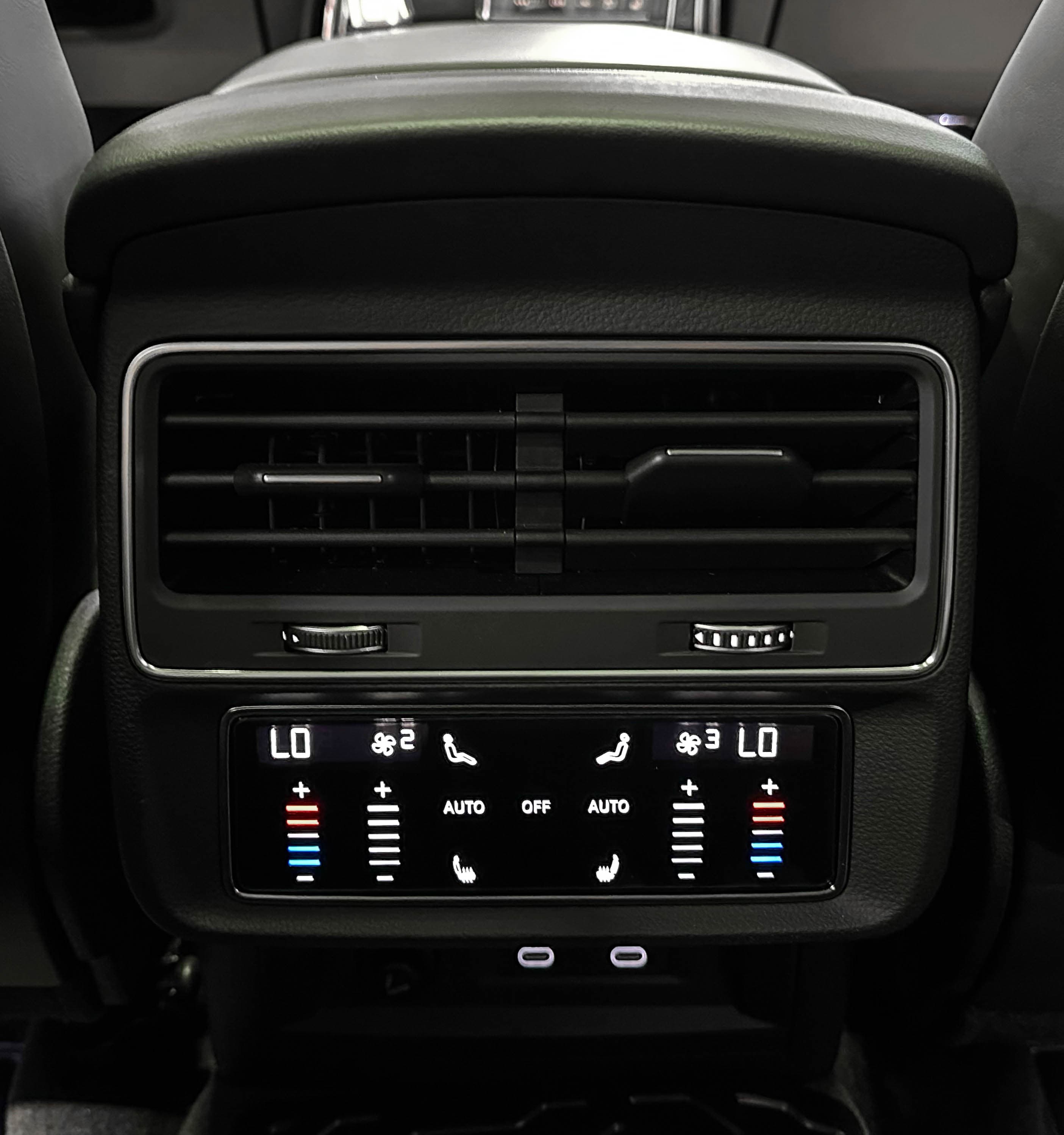 Audi Q8 - фото 32