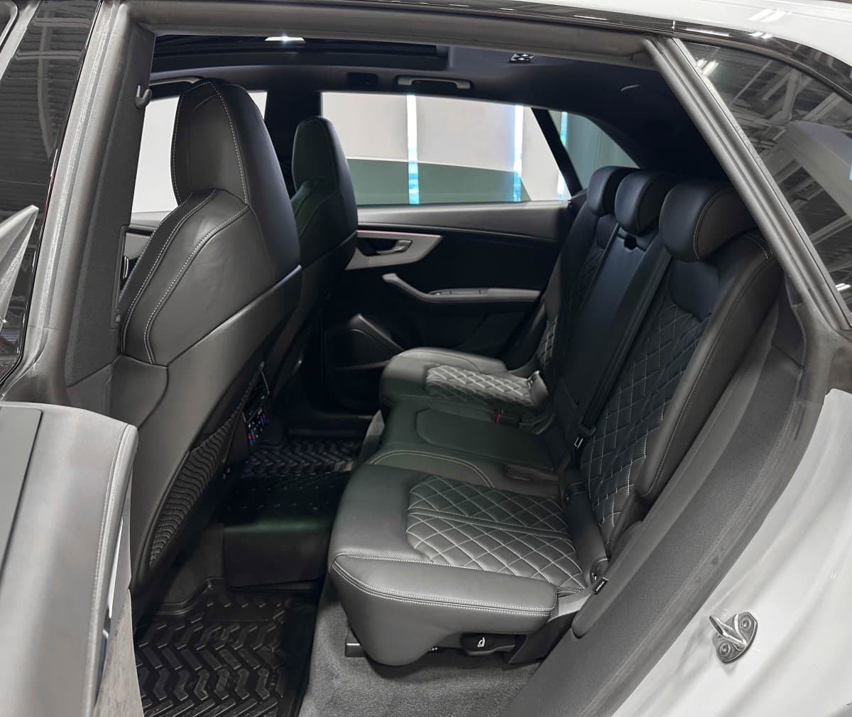 Audi Q8 - фото 16