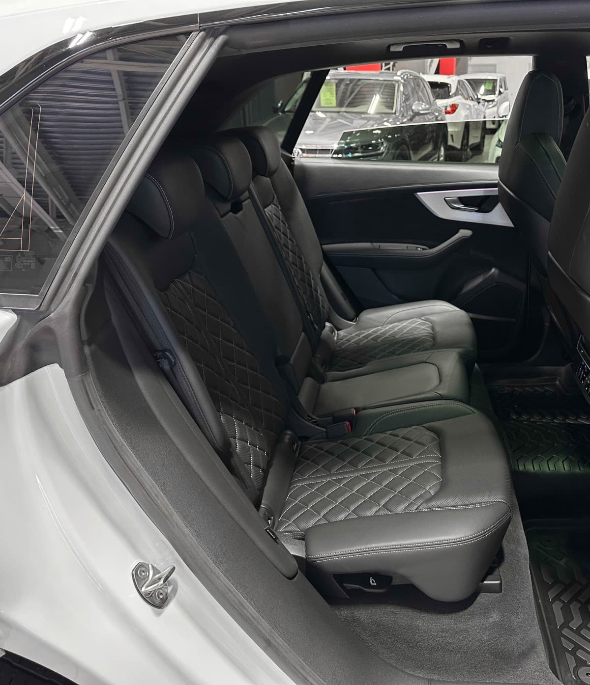 Audi Q8 - фото 18