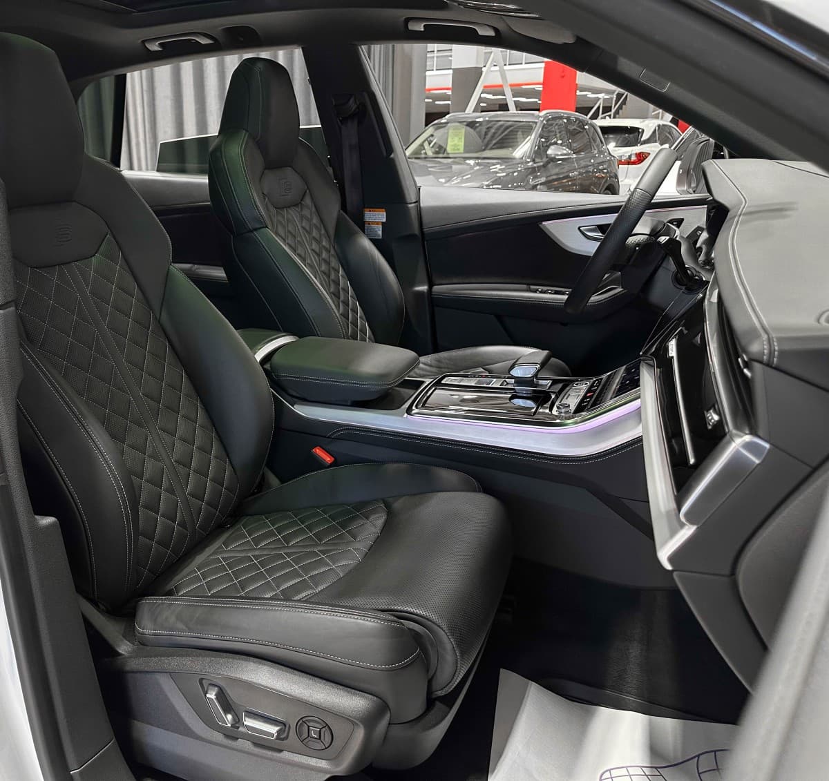 Audi Q8 - фото 19