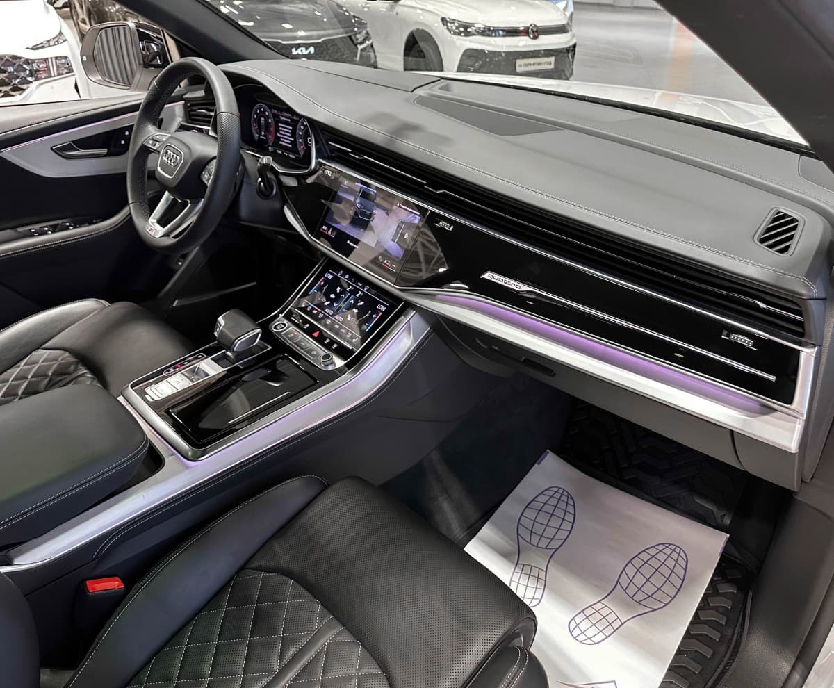 Audi Q8 - фото 20