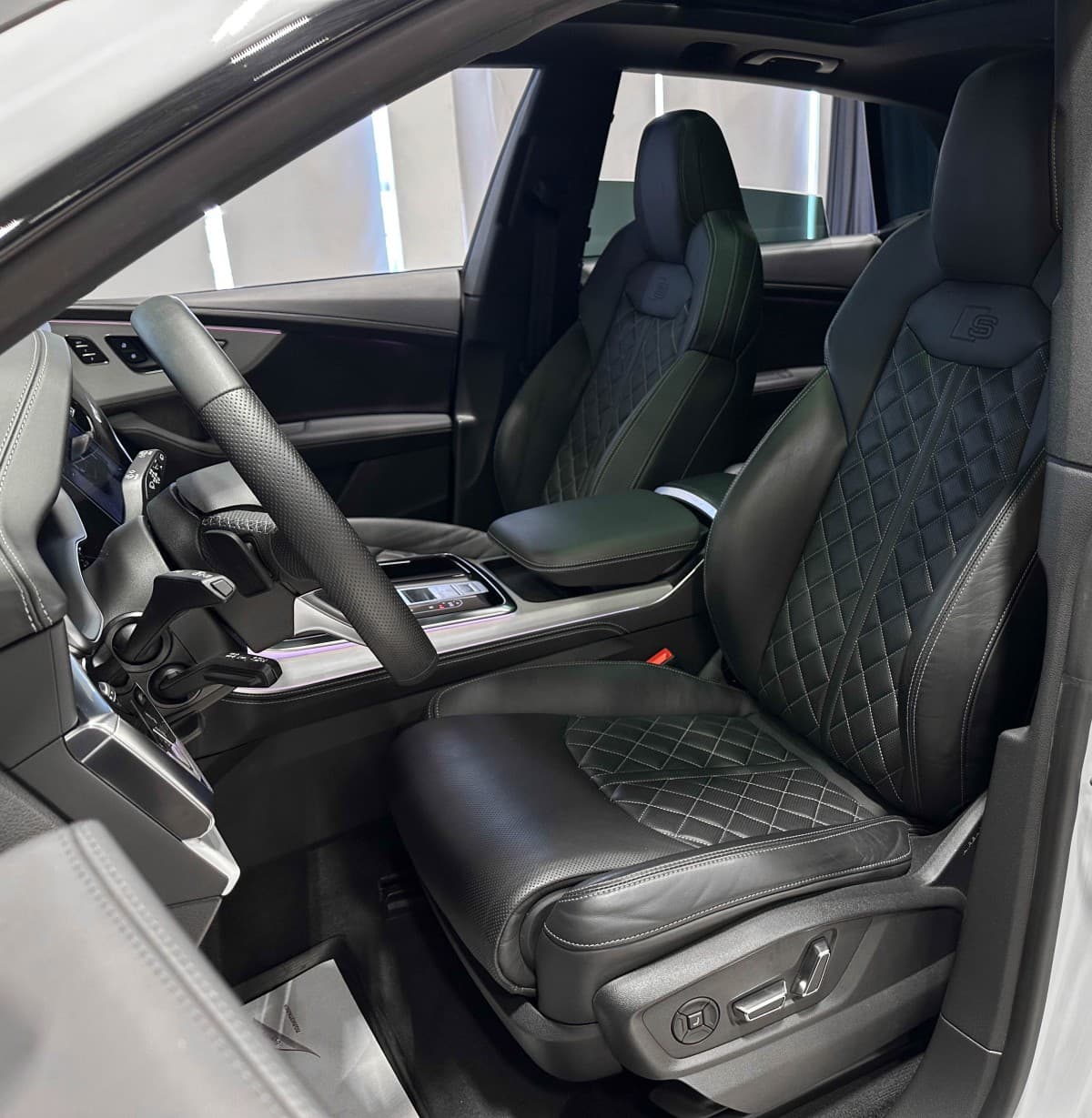 Audi Q8 - фото 15