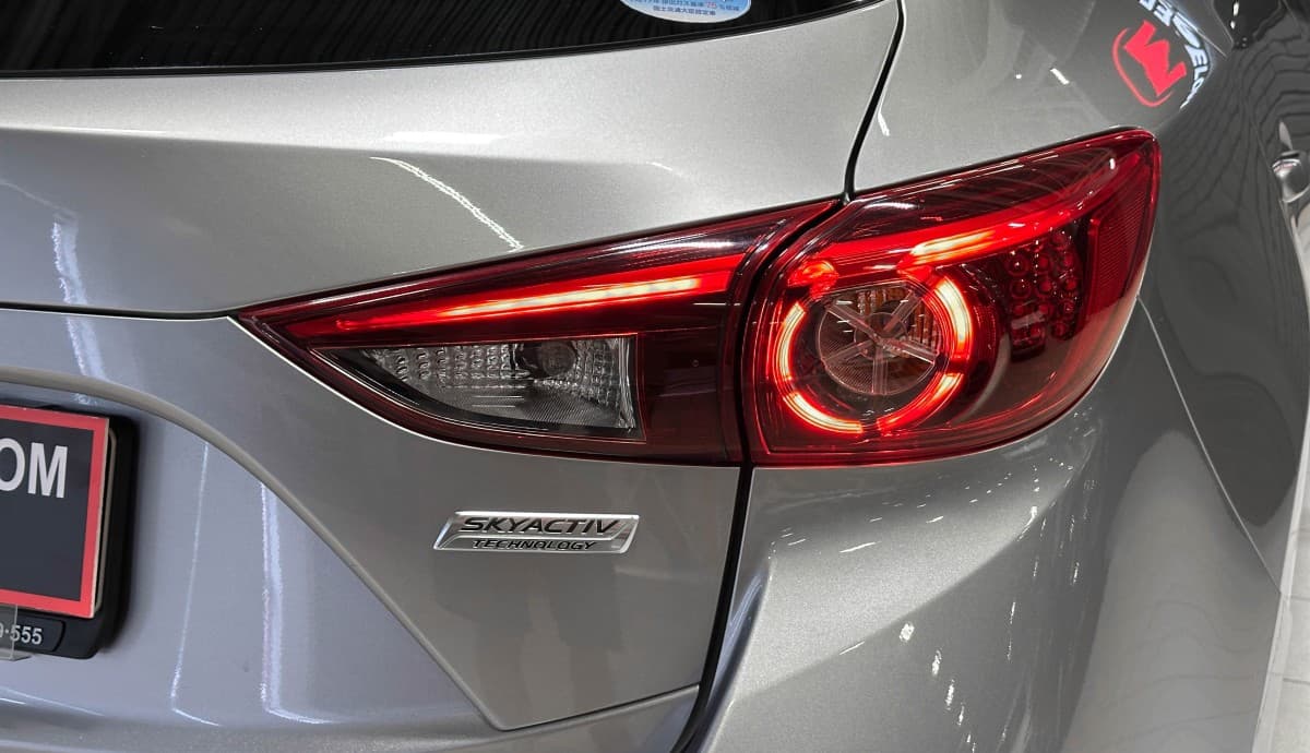 Mazda Axela - фото 8