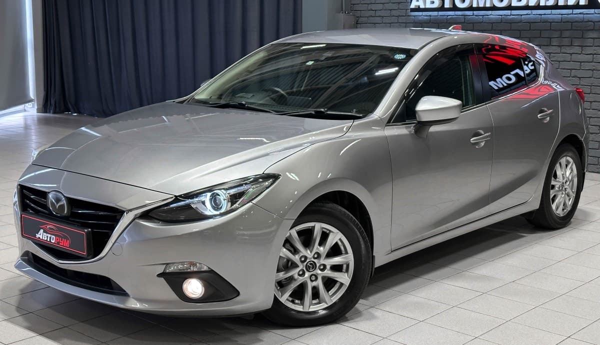Mazda Axela - 2