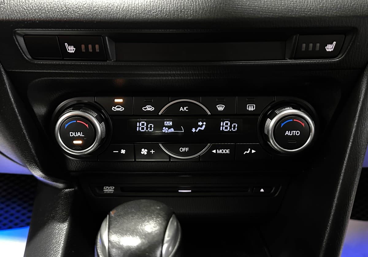 Mazda Axela - фото 24