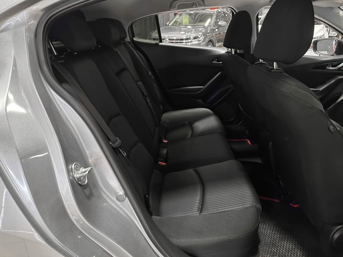 Mazda Axela - фото 12