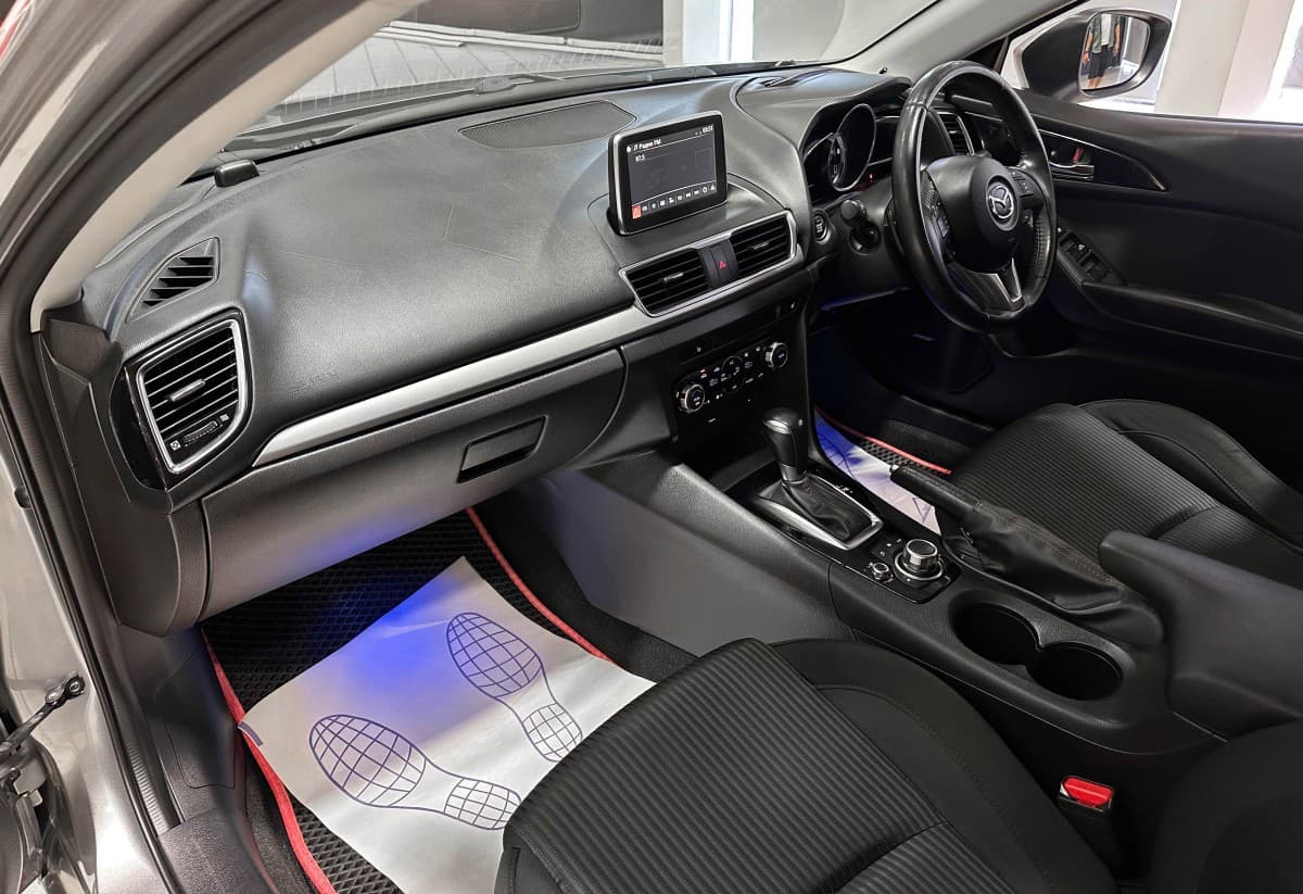 Mazda Axela - фото 16