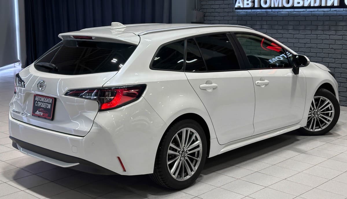 Toyota Corolla Touring - фото 6
