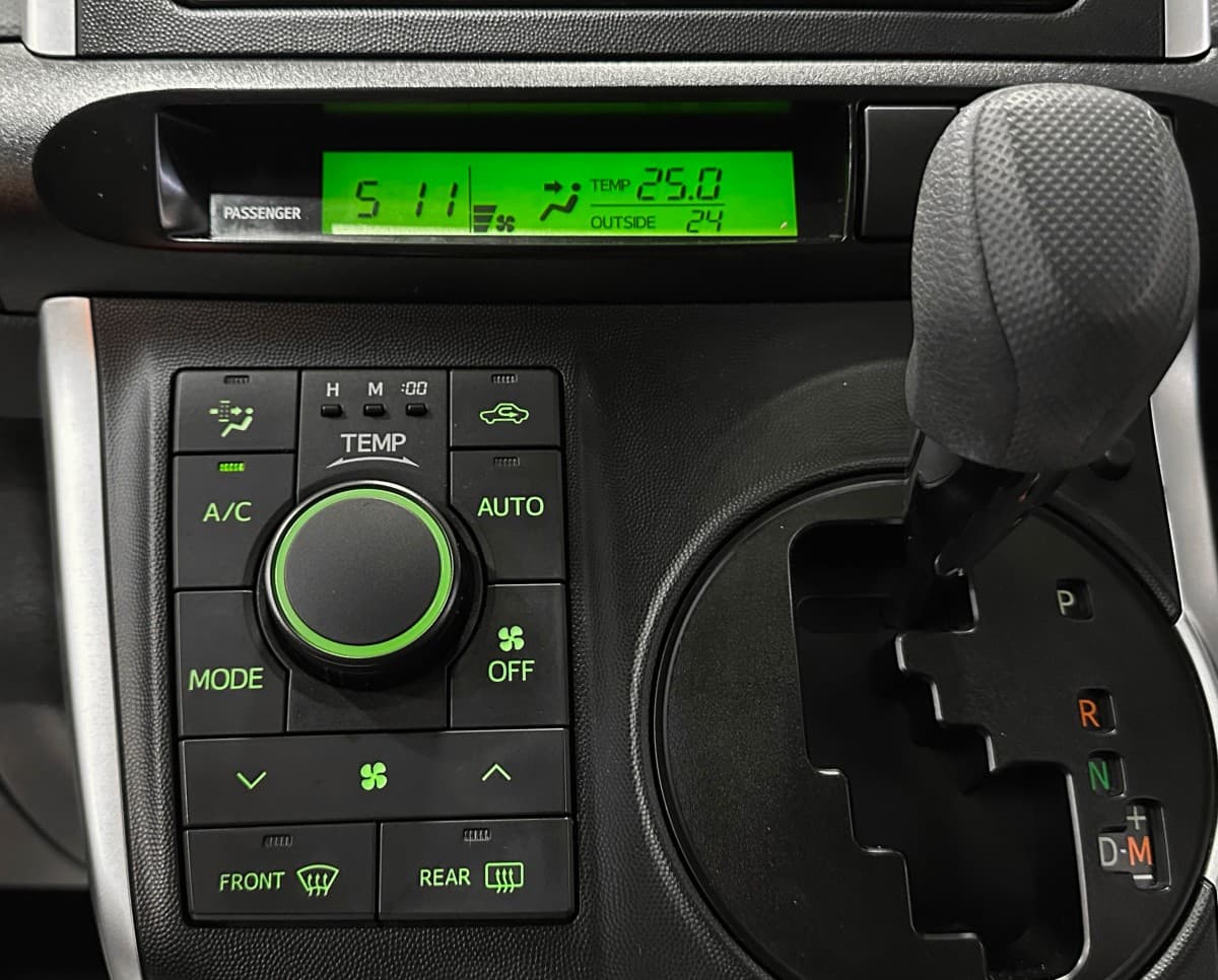 Toyota Wish - фото 23