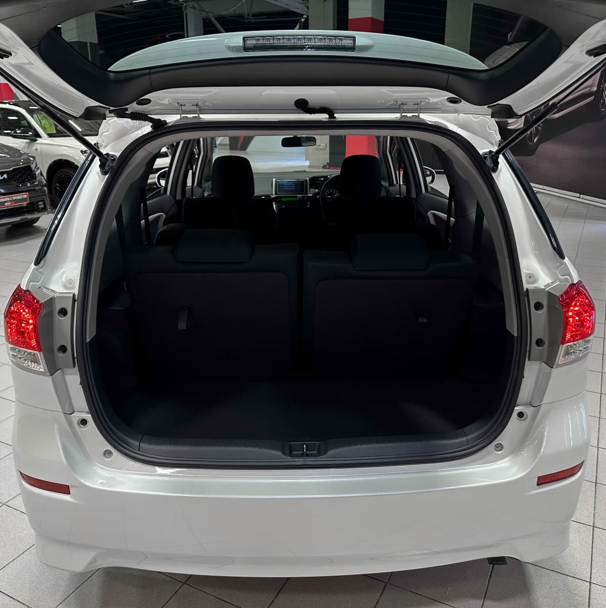 Toyota Wish - фото 13