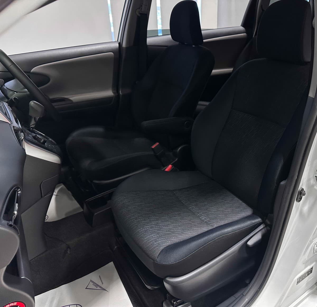 Toyota Wish - фото 16