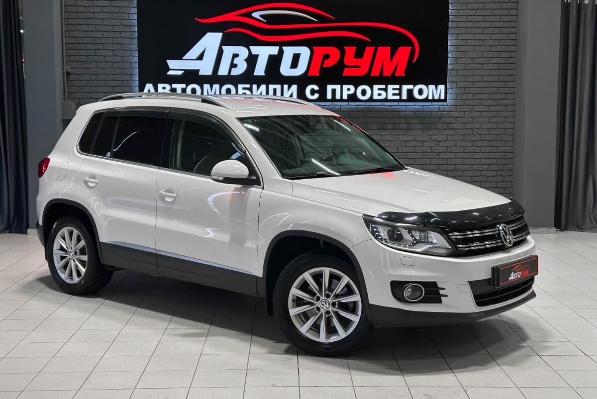 Volkswagen Tiguan - 1