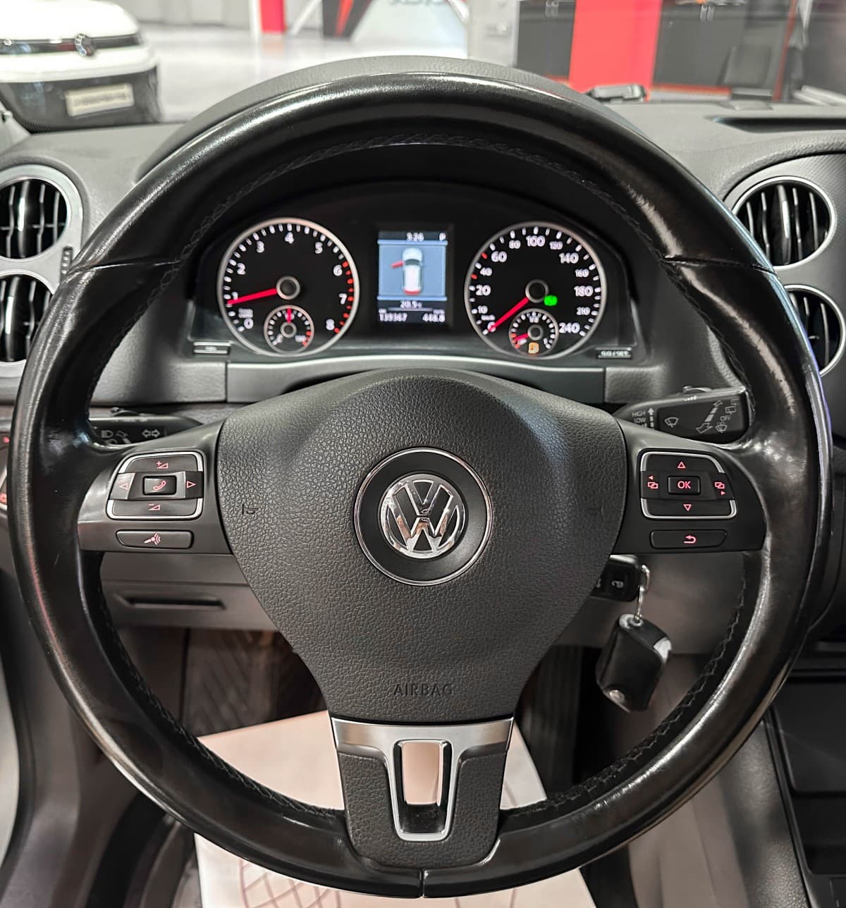 Volkswagen Tiguan - фото 26