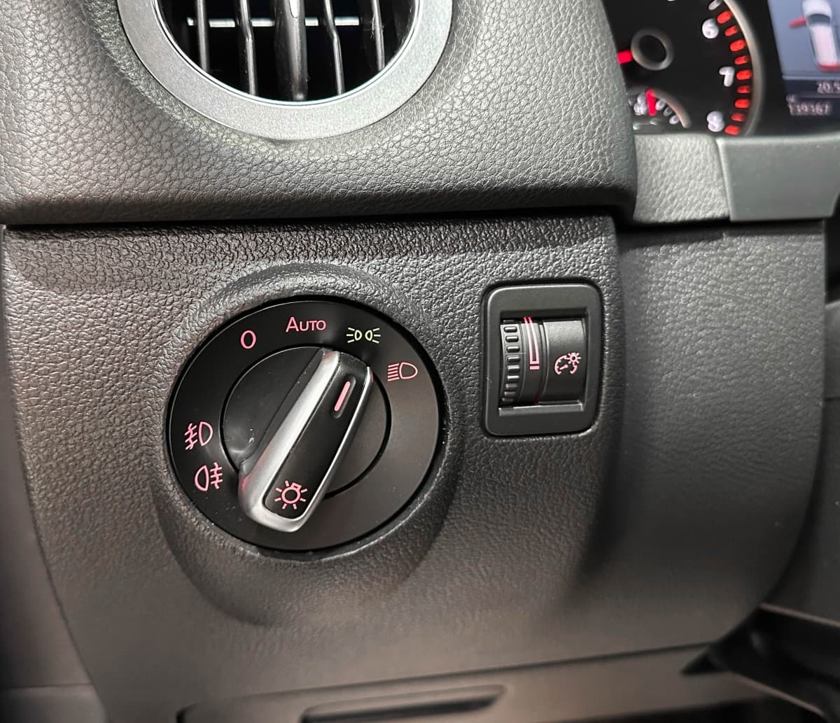Volkswagen Tiguan - фото 18