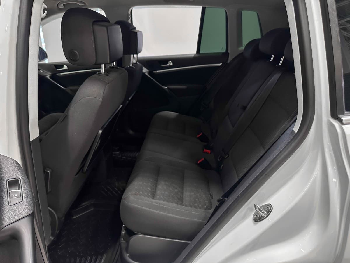 Volkswagen Tiguan - фото 12